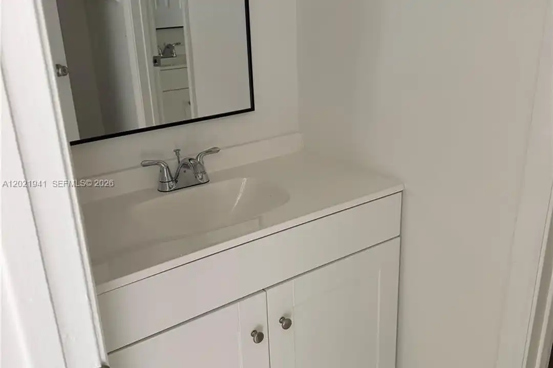 Apartment in Homestead - View 3