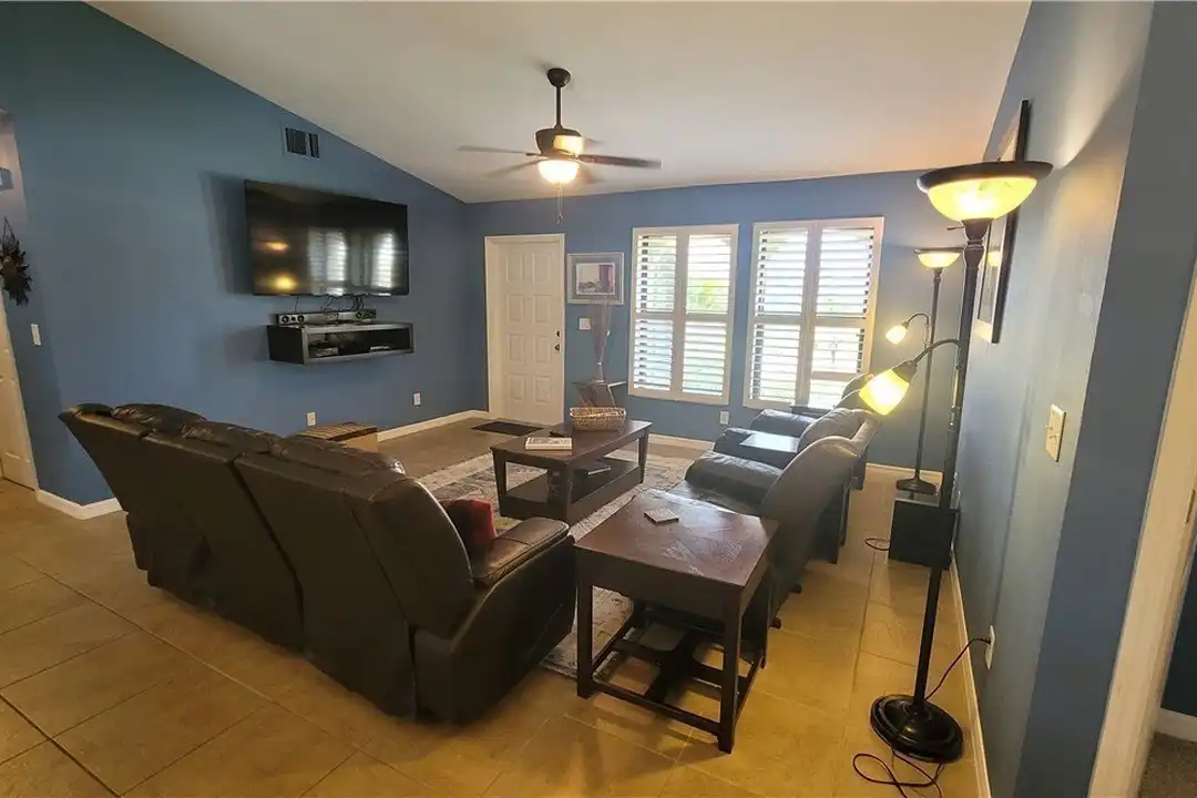 1929 NE 2nd Terrace - View 4