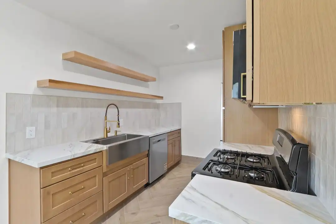 Apartment in Montclair - More