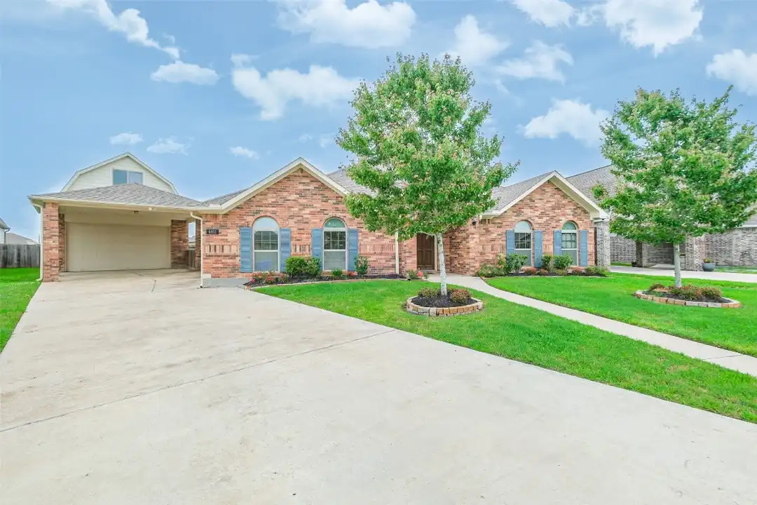 House in Manvel - View 2