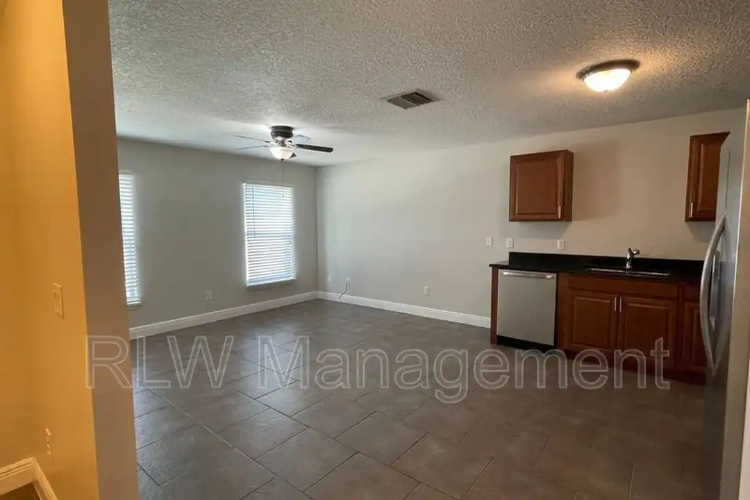 528 Citrus Ave unit 1 - View 3