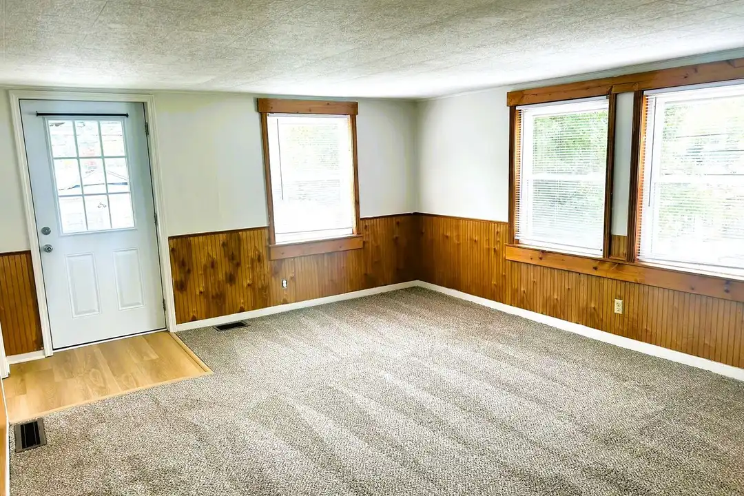 110 Capitol Blvd unit Upstairs – photo 1 of 7