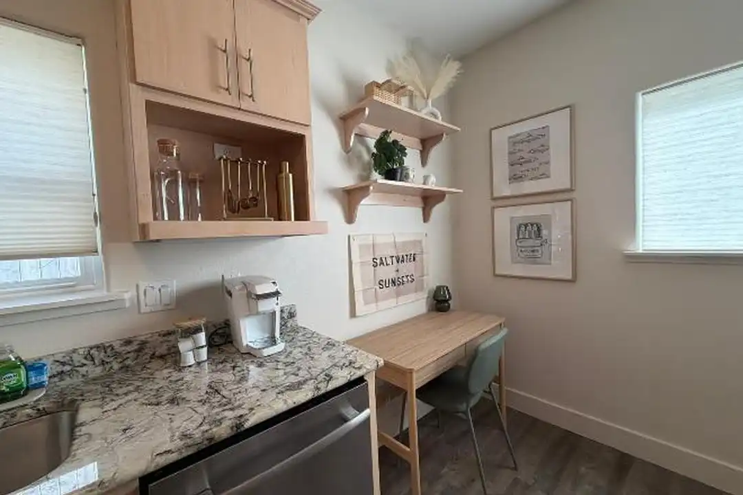 1012 SW 11th St - View 4