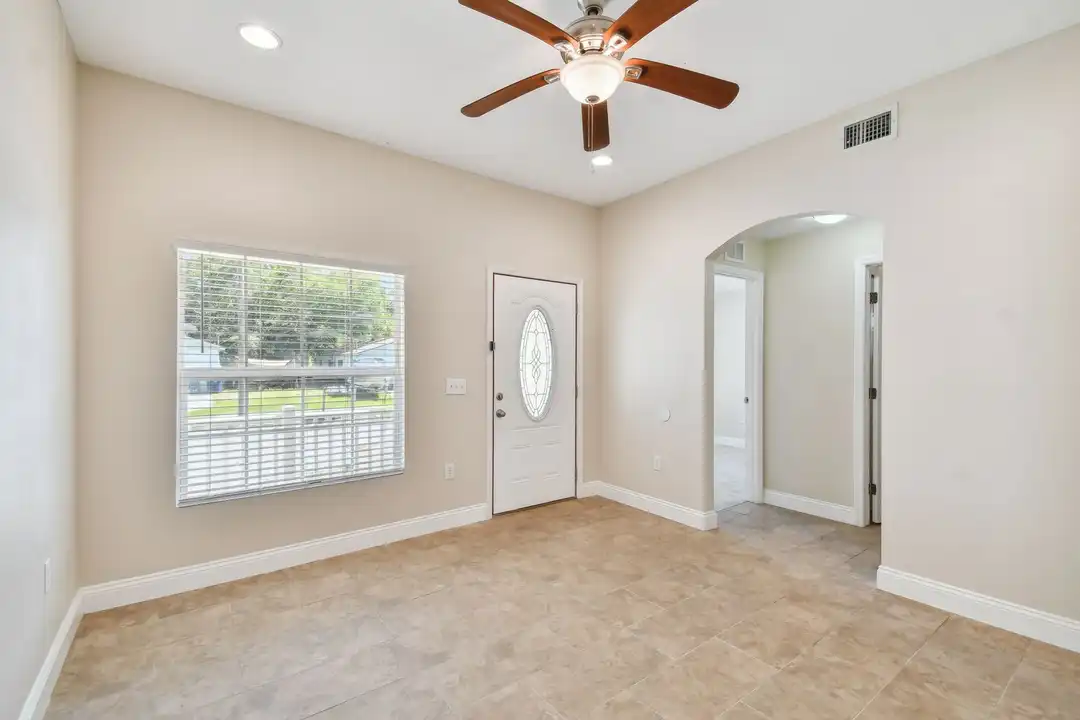2321 W Beach St – pohled 5