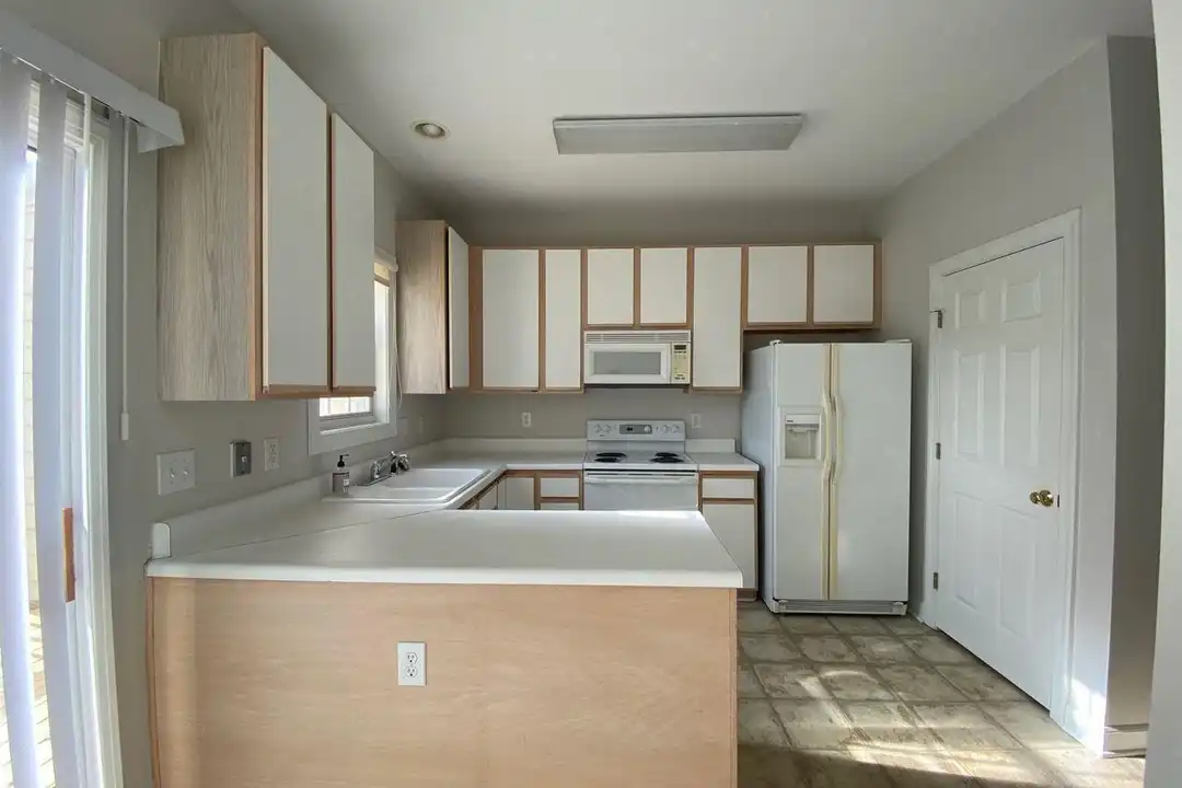 2725 Sterling Park Dr – další