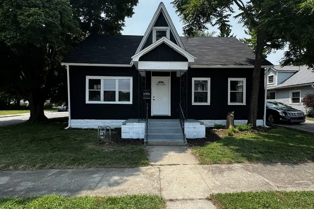 301 N Detroit St – photo 1 of 16