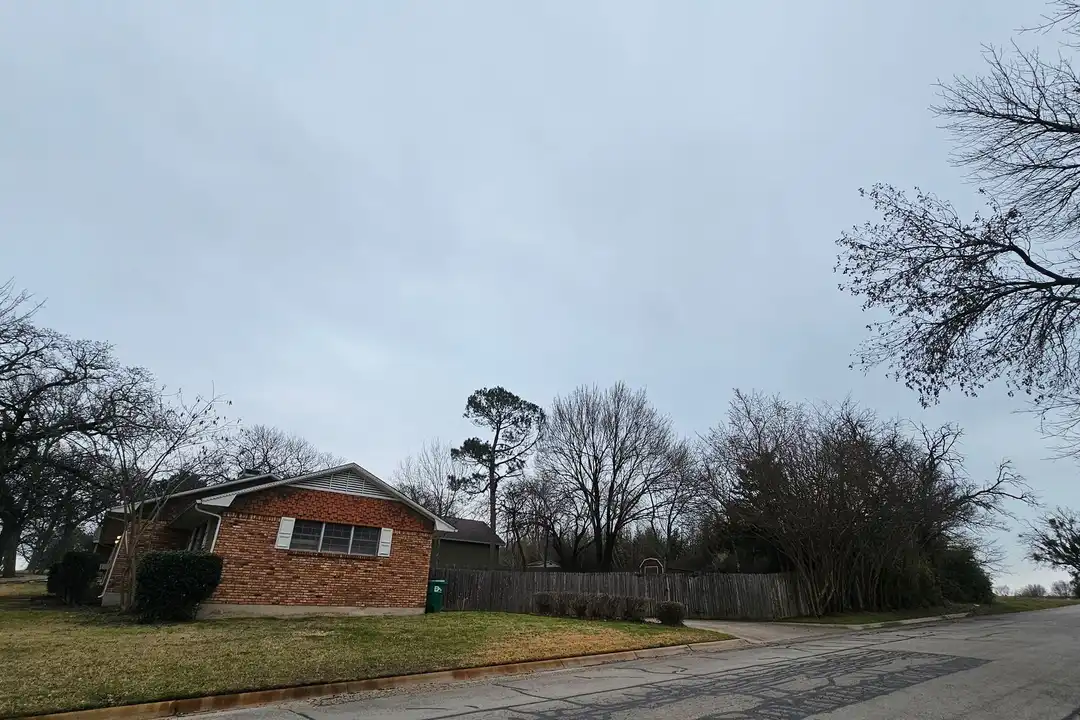 2115 Glenwood Ln unit #100 - View 5