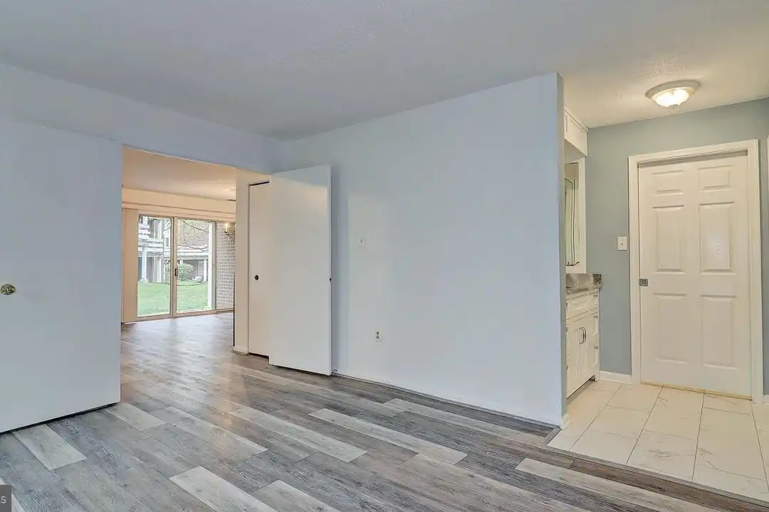 7598 Lakeside Village Dr - View 3