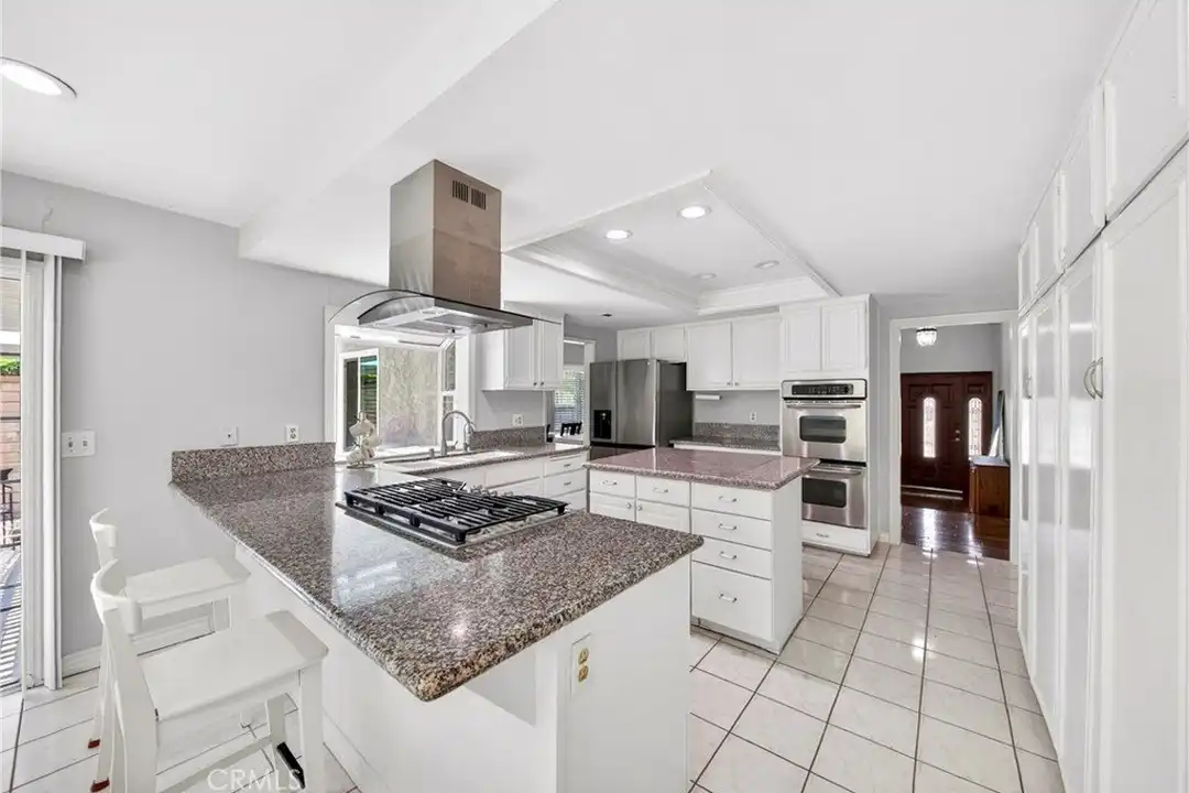 2540 Royale Pl - More