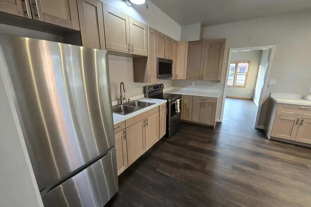 1813 Wisconsin St unit Lower – photo 1 of 8
