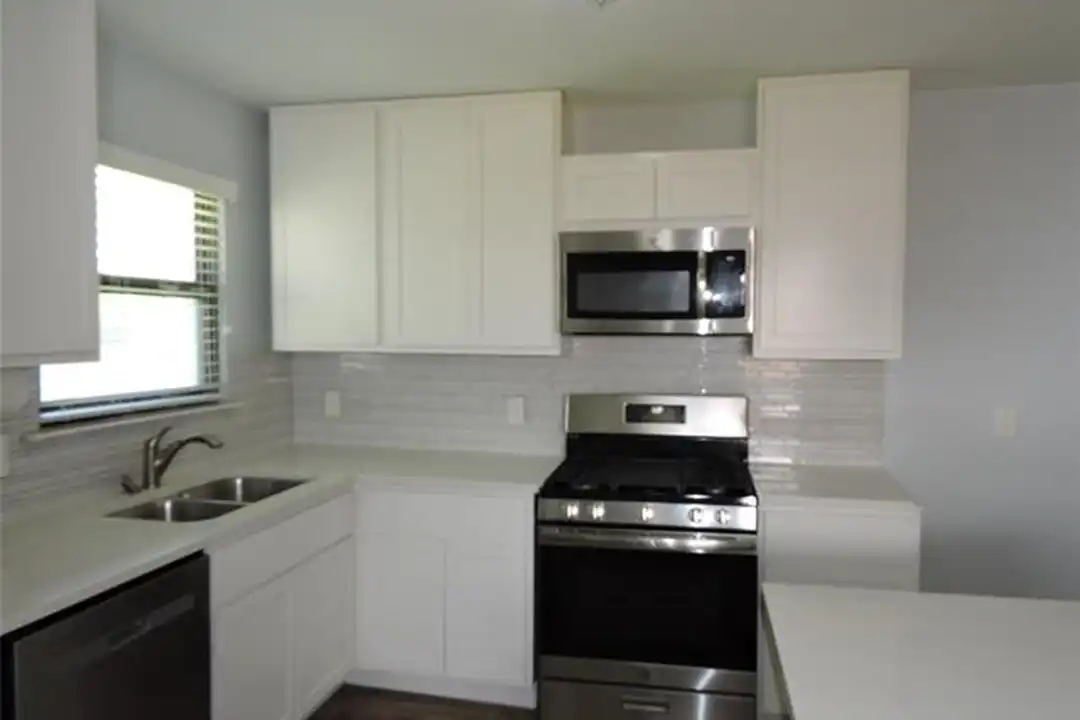 12238 Oberlin Dr - More