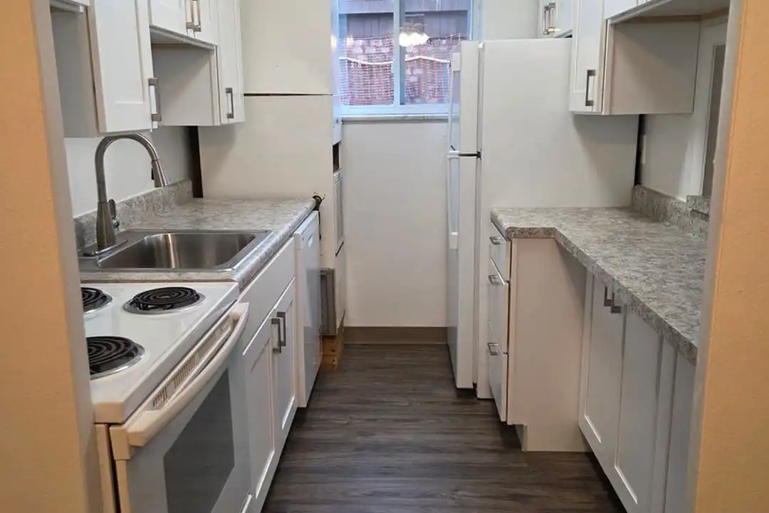 72-76 S Fremont Ave – photo 1