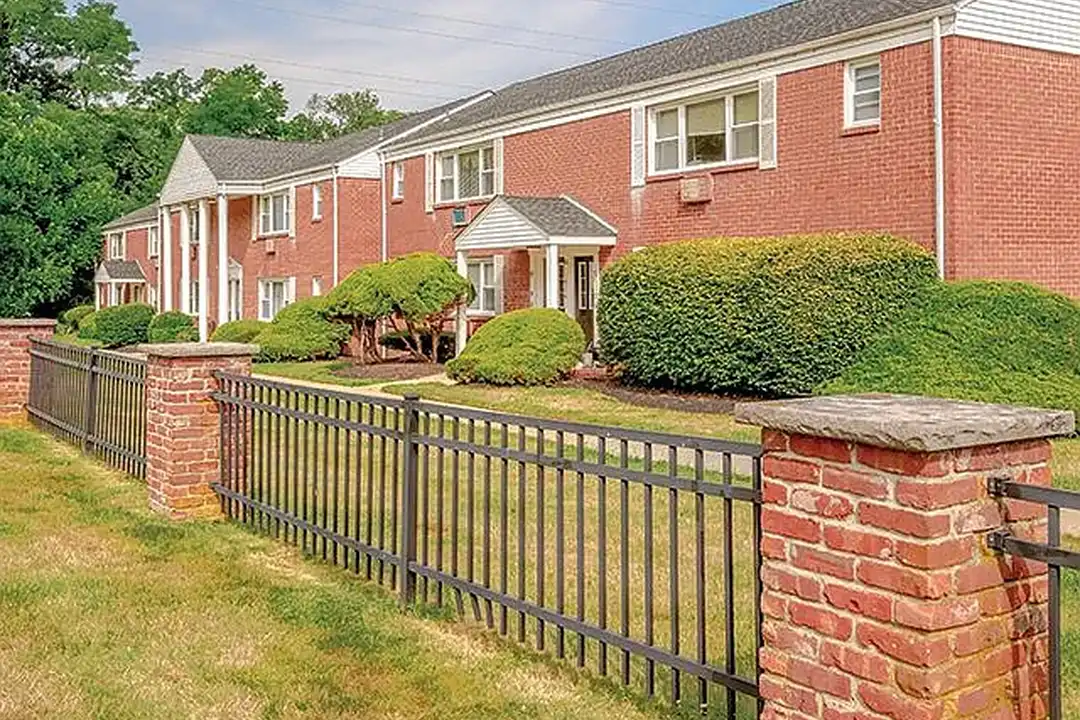 Country Club Apartments – photo 1 of 24