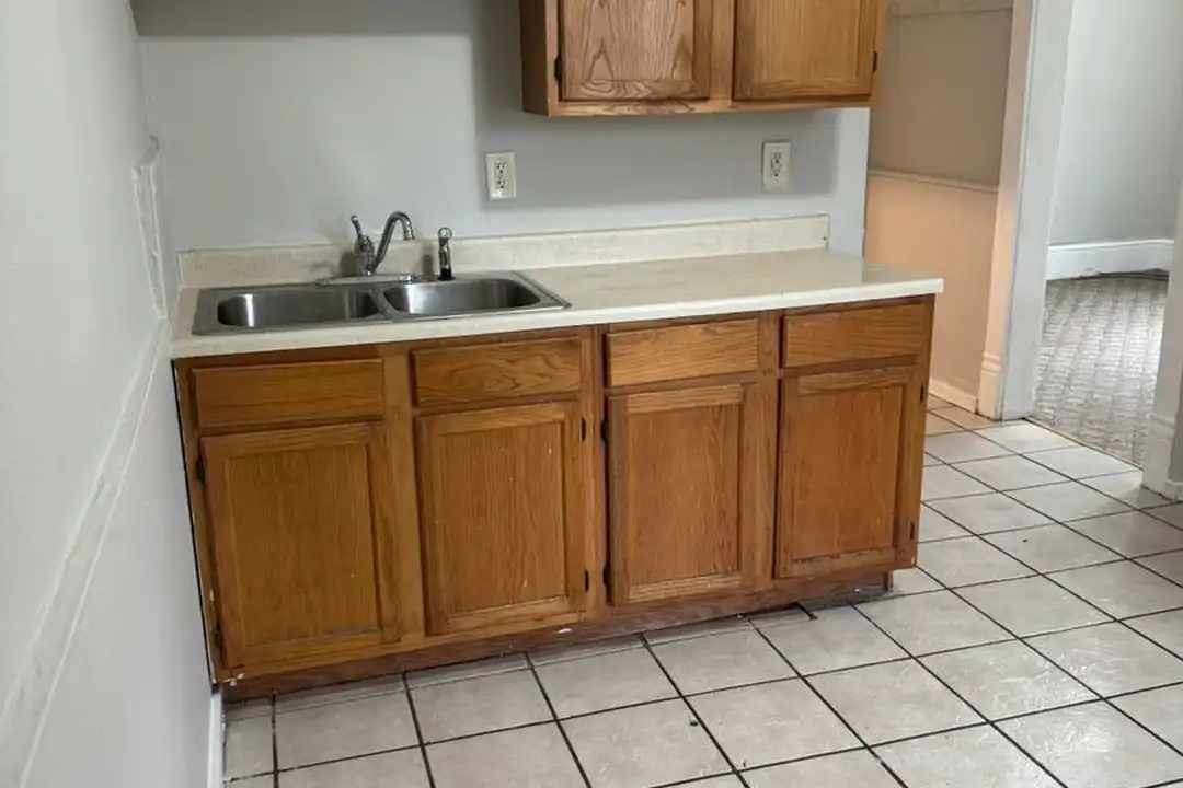 2002 57th St unit Apt. 6 – photo 1 of 8