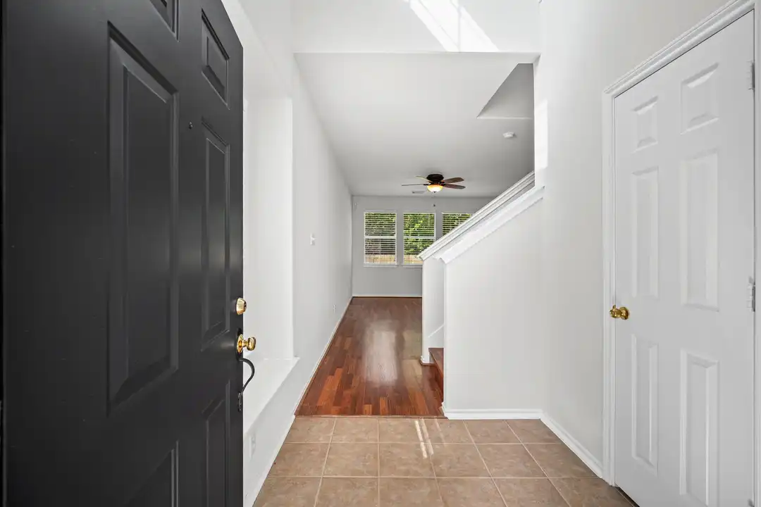35 Ledgestone Pl - View 5