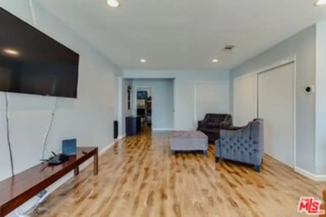 7858 Jamieson Ave - View 6