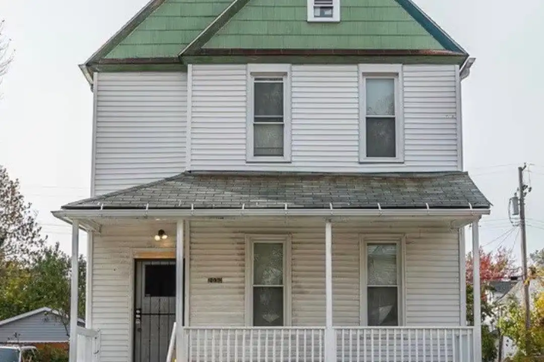 18707 Winslow Rd unit Upper, Shaker Heights – photo 1