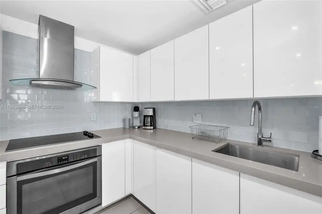 Apartment in Miami - View 5