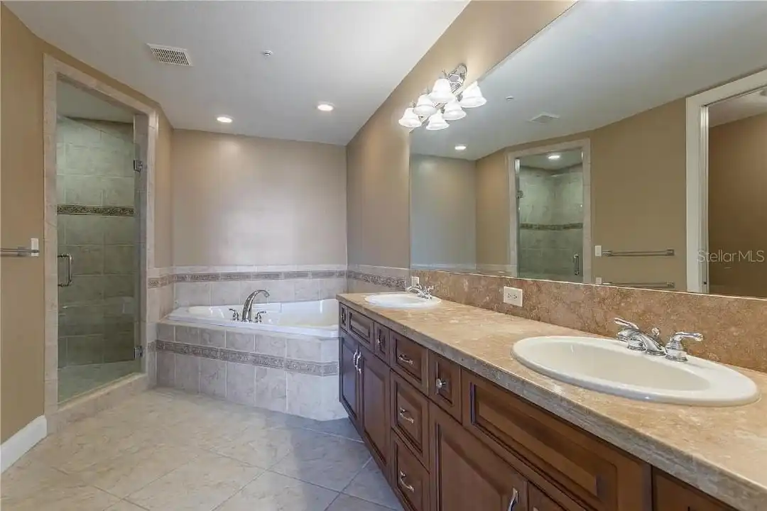 1724 Park St N - View 4