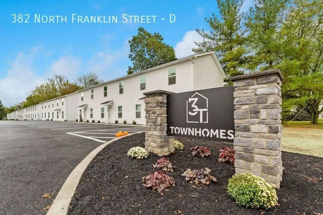 382 N Franklin St unit D – photo 1 of 28