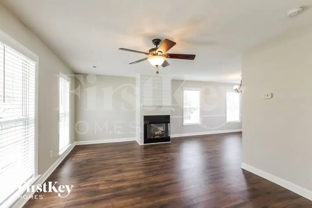 1703 Glenn Meade Dr - View 4