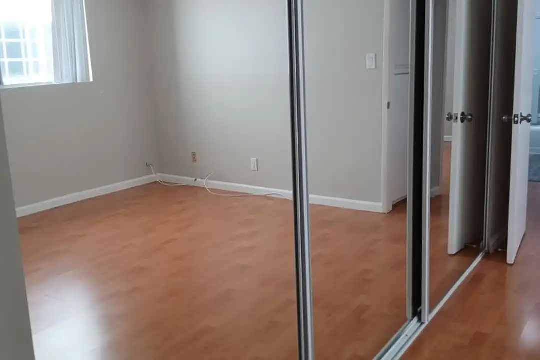 1920 Manning Ave unit #6 - View 6