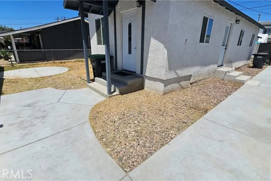 265 E M St – photo 1 of 8