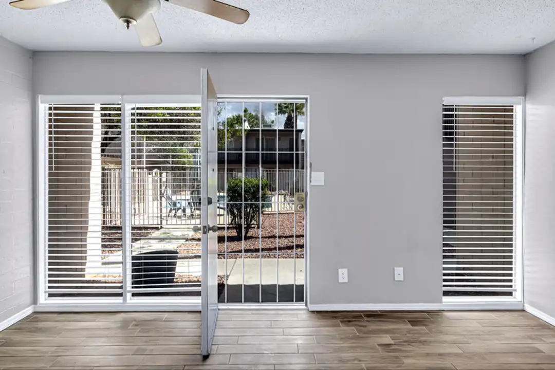 Apartment in Phoenix, Alhambra - View 3