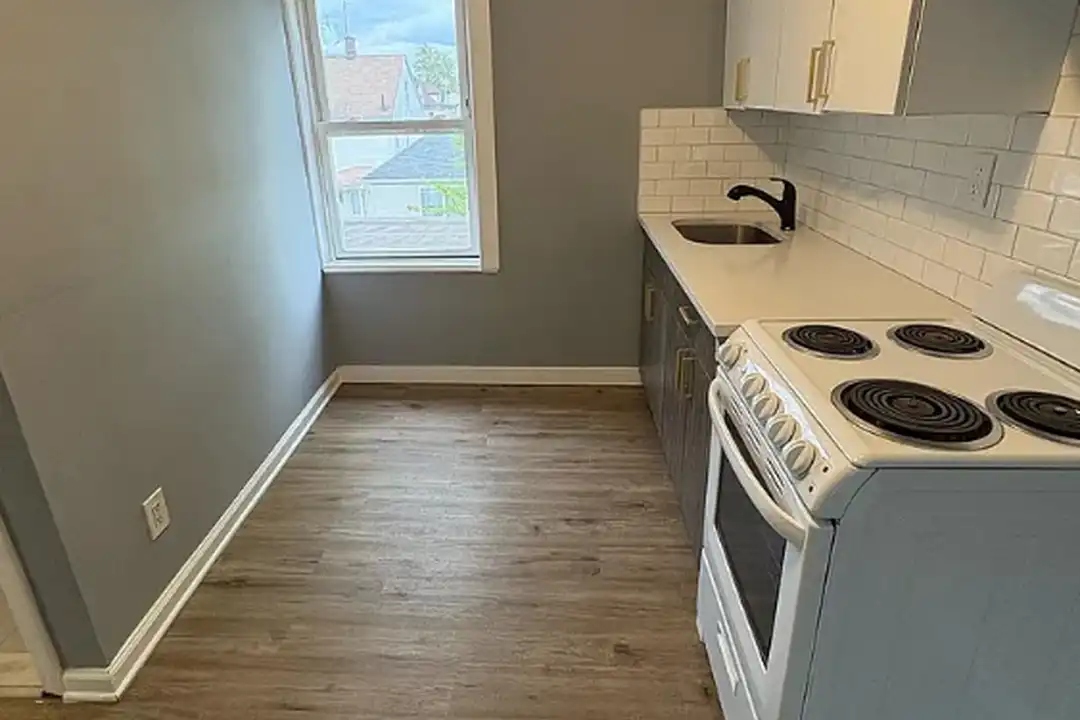 Apartment in Newark - View 4