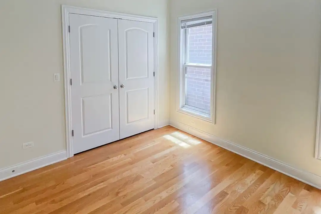 2328 N Greenview Ave – další