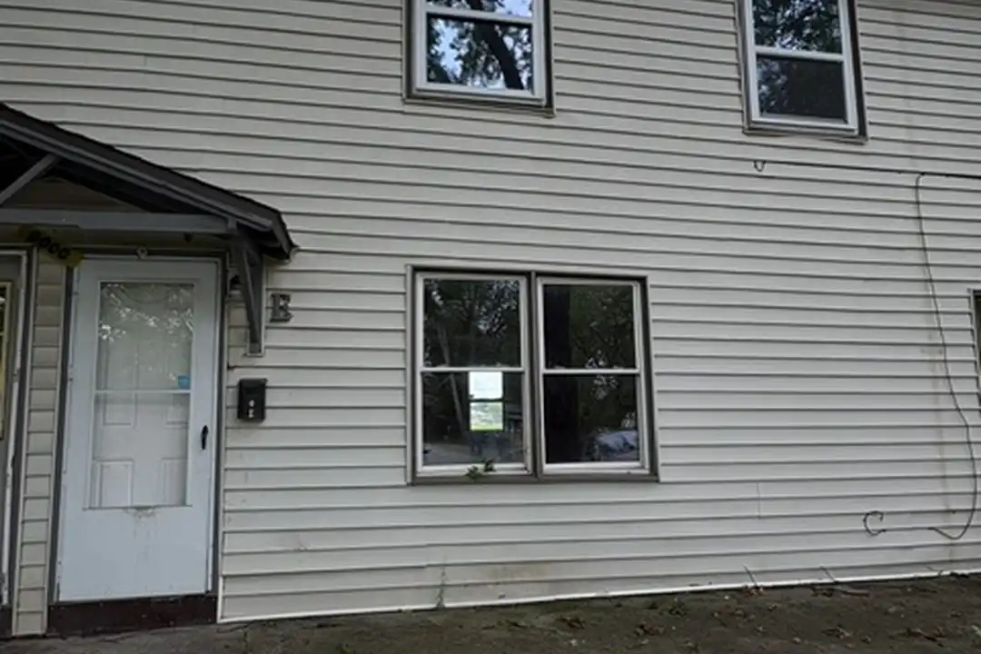 9000 Oak Ct – photo 1 of 9