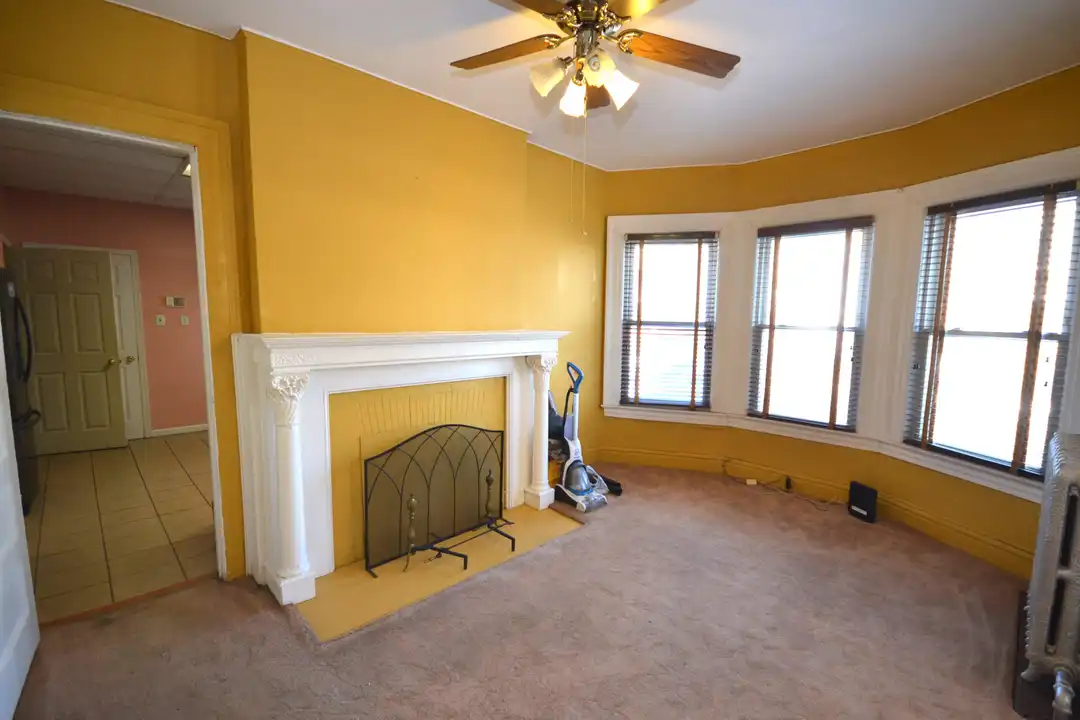 572 E 25th St unit 1 - View 4