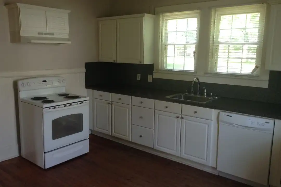 221 Ross St - View 2