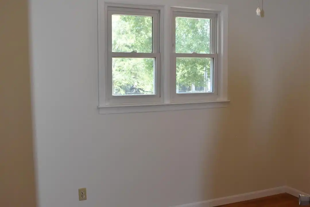 735 Old Edgefield Rd - More