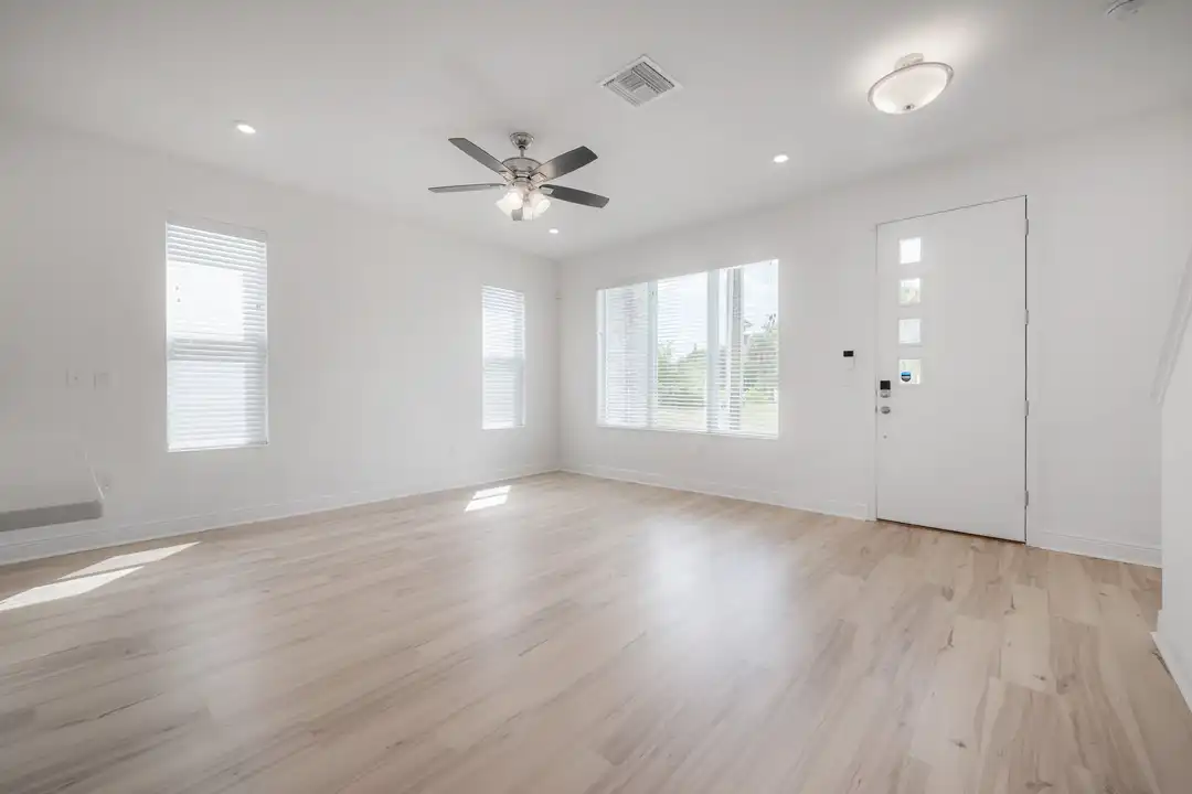 2703 W Fig St unit 1 – pohled 5