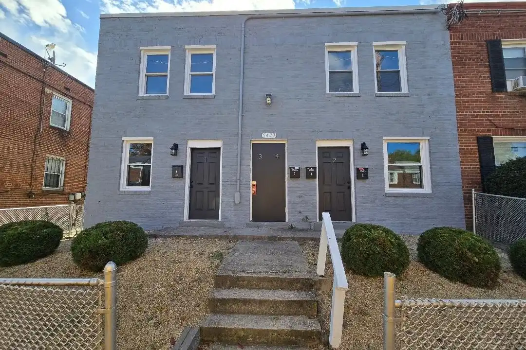 5433 C St SE #1 - View 3