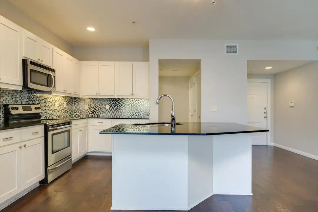 2708 San Pedro St unit 202 - View 2