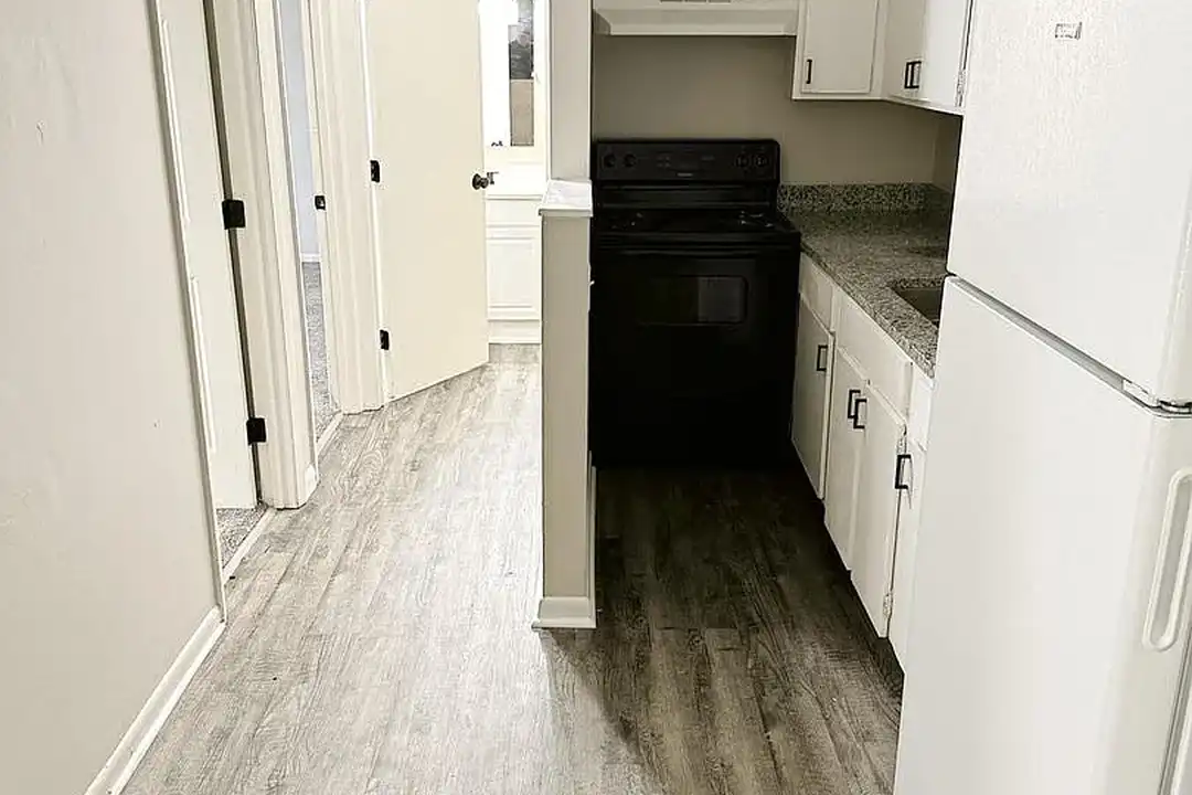 Erica Court Apartments – photo 1