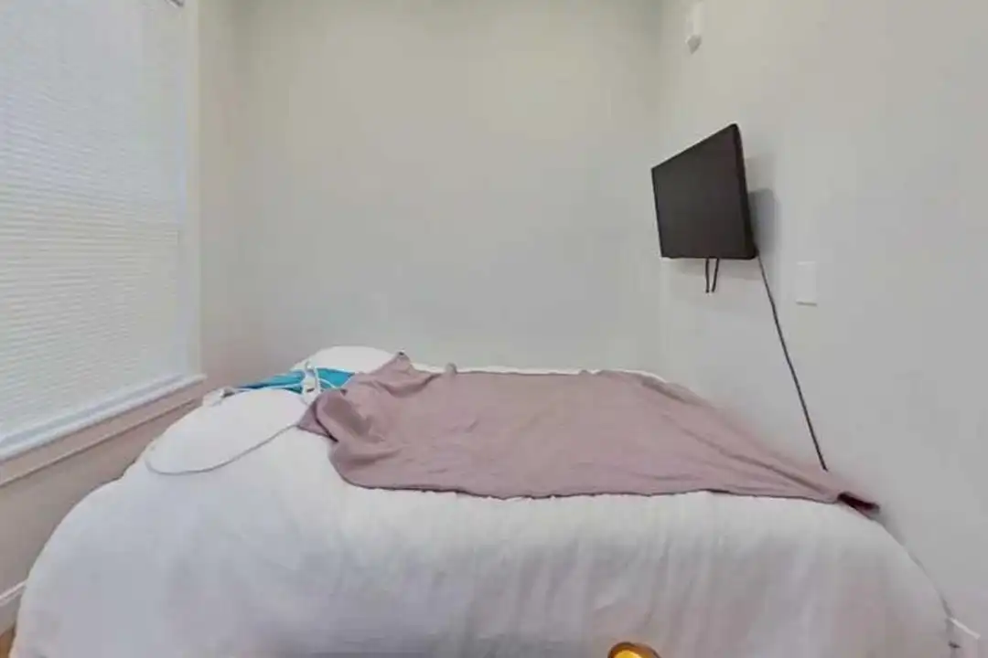 144 Chelsea St - View 3