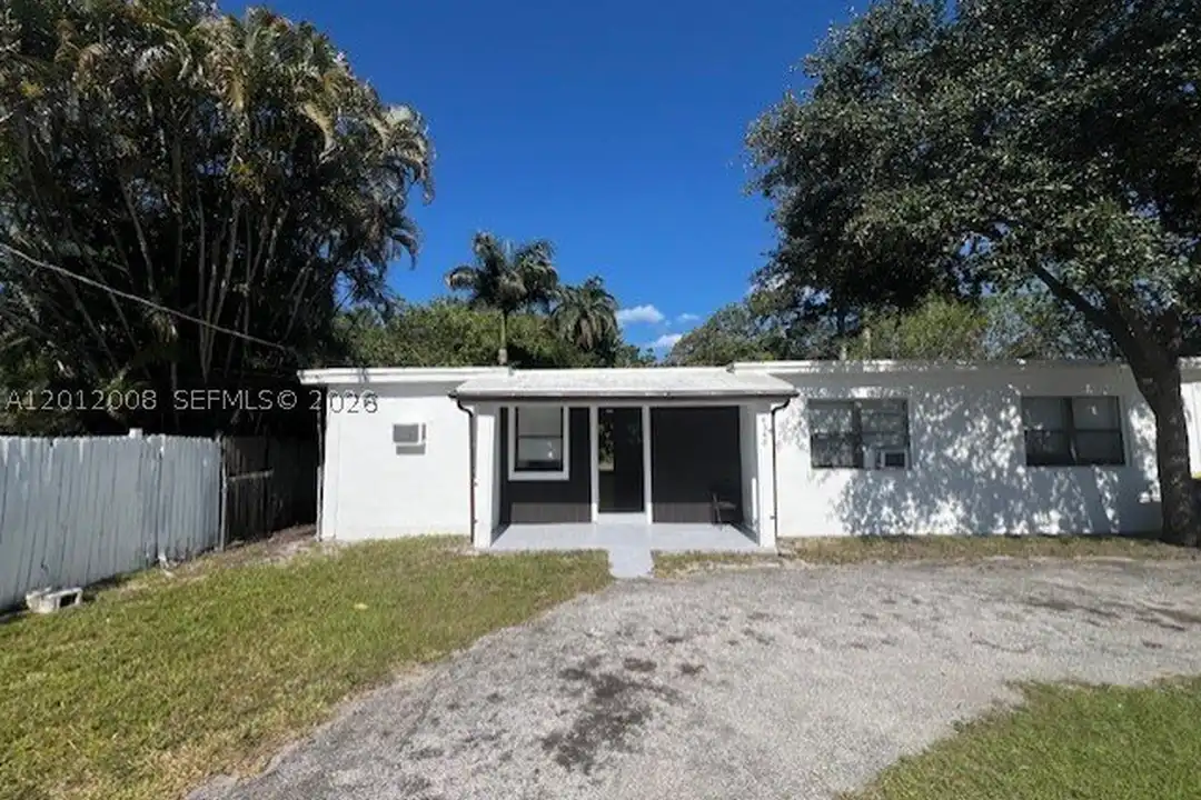 4548 SW 33rd Ave #M - View 2