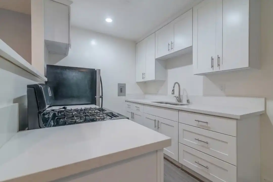 928 4th St unit 03 - View 6