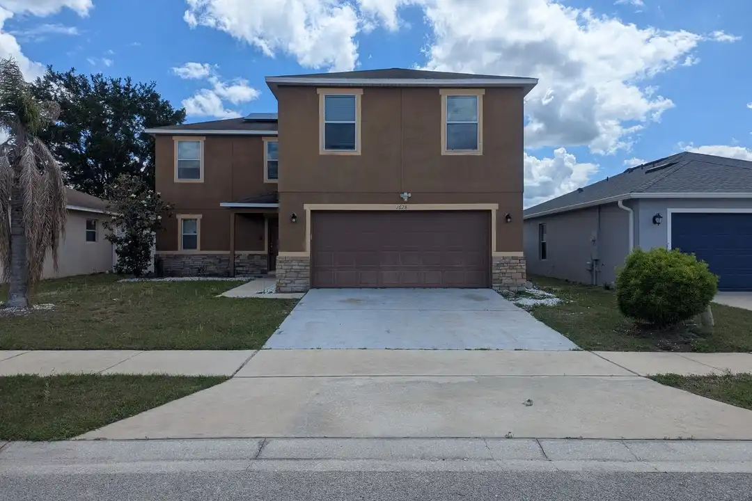 1628 Strathmore Cir - View 2
