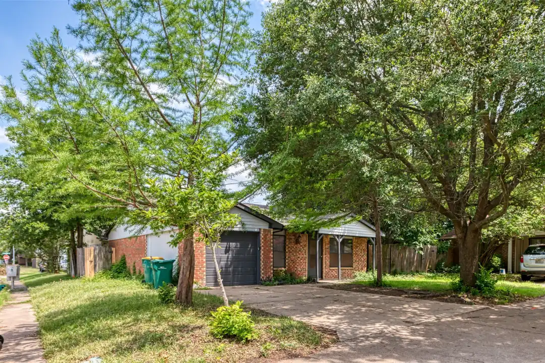 447 Vincent St - View 2