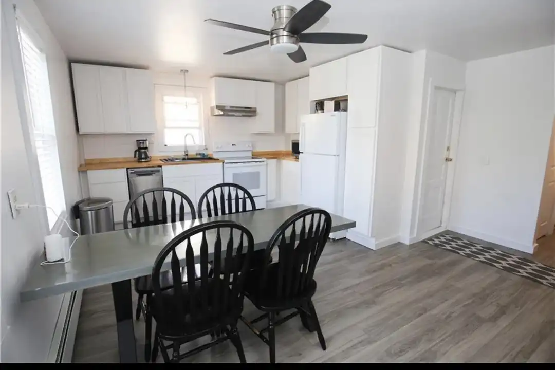 59 Charles St unit 1 floor - More