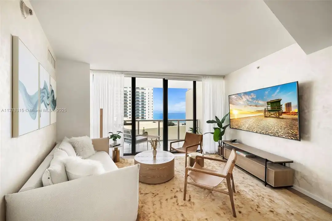 2201 Collins Ave #811 - View 3