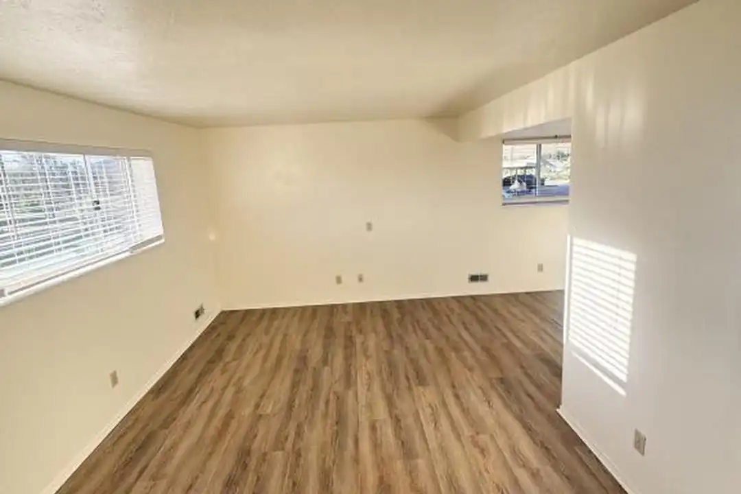 800 E 100 S unit 4 - View 3