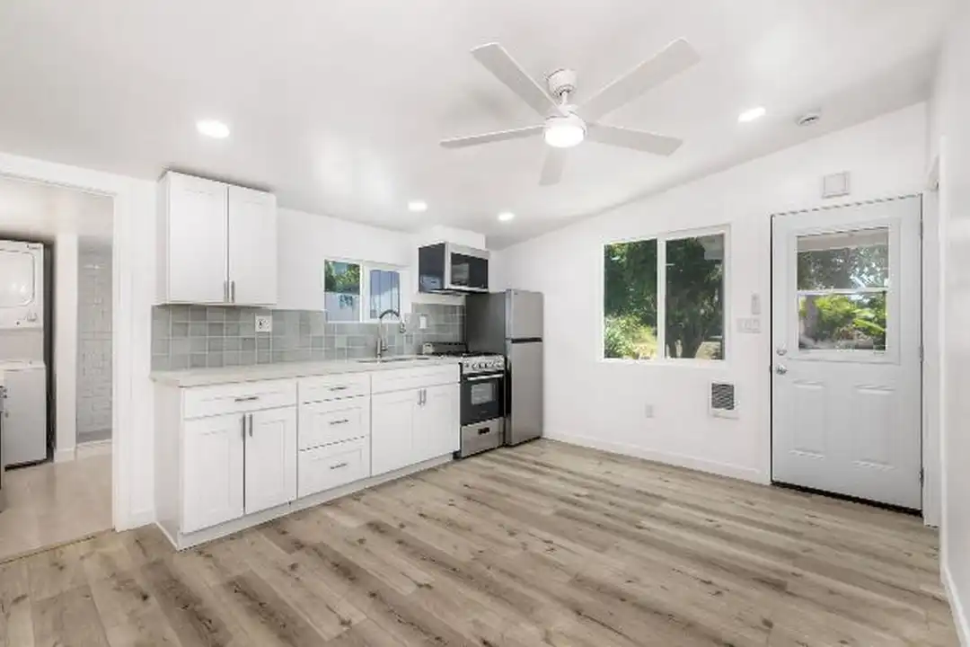 House in Oceanside - View 5