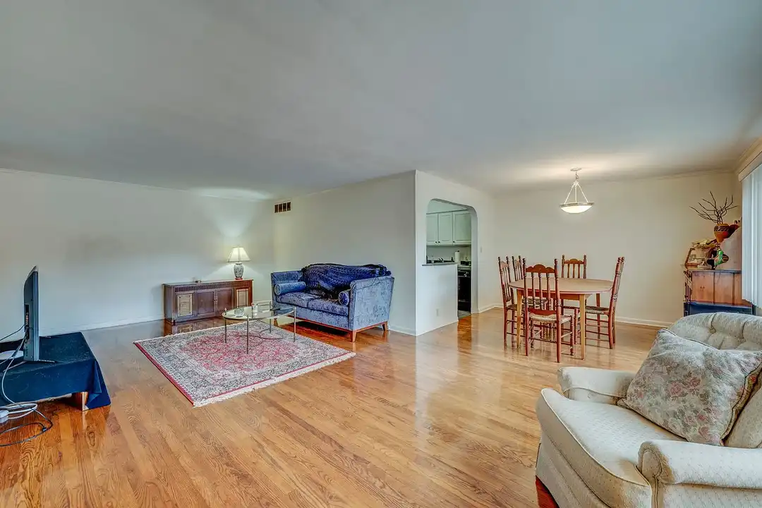 3208 Warren – photo 1