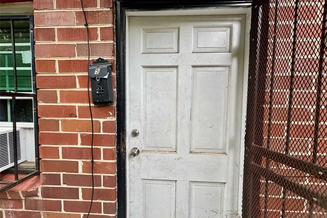 1048 Washington St SW unit 5 – photo 1