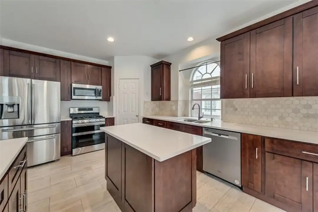 214 Sherwood Dr - View 5